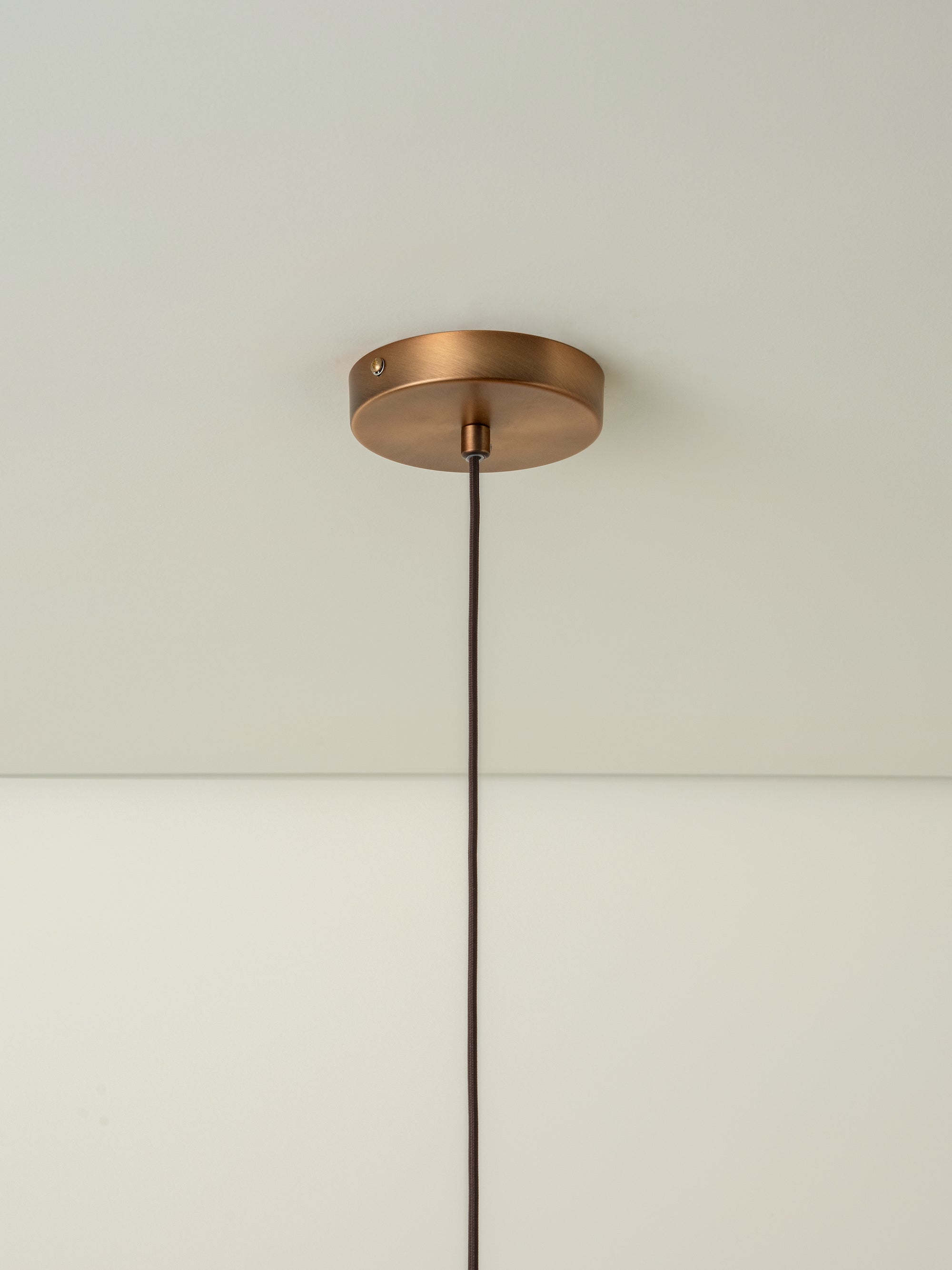 Ridotti - 1 light natural raffia and burnished brass pendant | Ceiling Light | Lights & Lamps | UK
