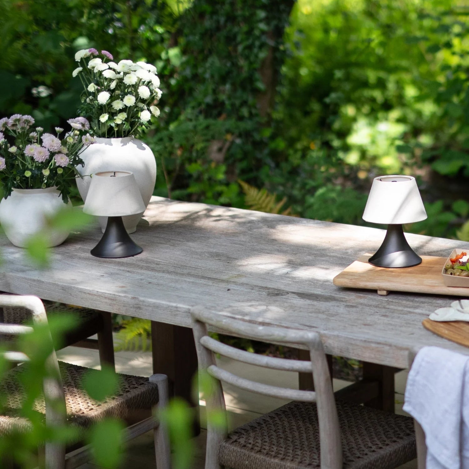 The convenience of rechargeable table lamps in UK homes