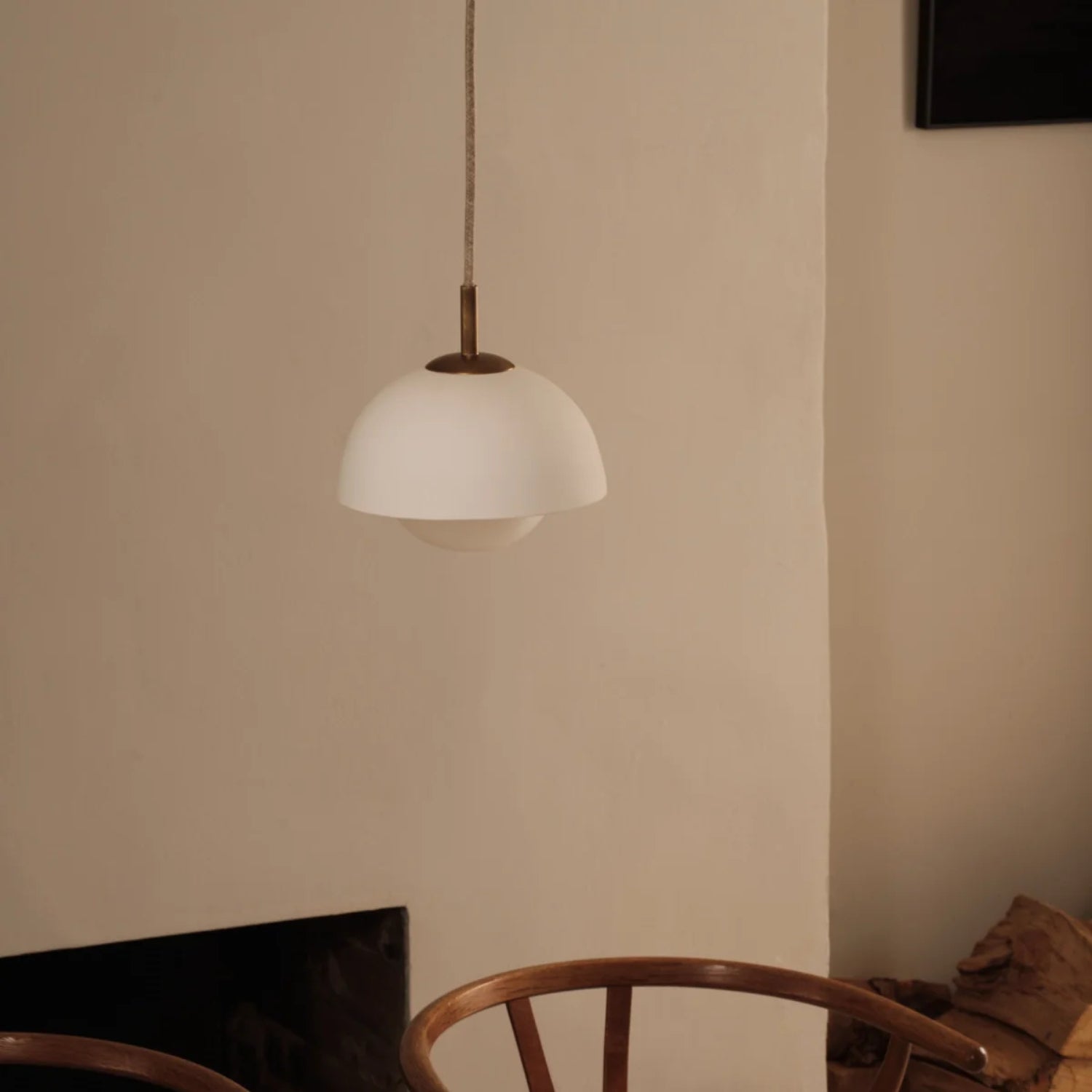 Porcelain pendant lights and the architecture of everyday dining