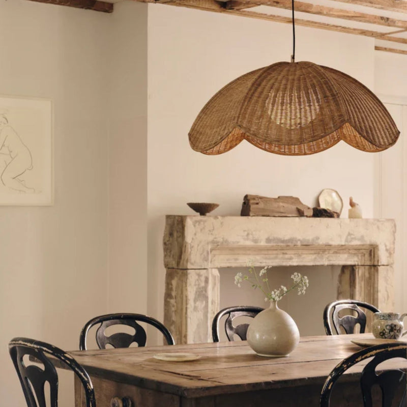 Rattan lampshades and the presence of woven materials