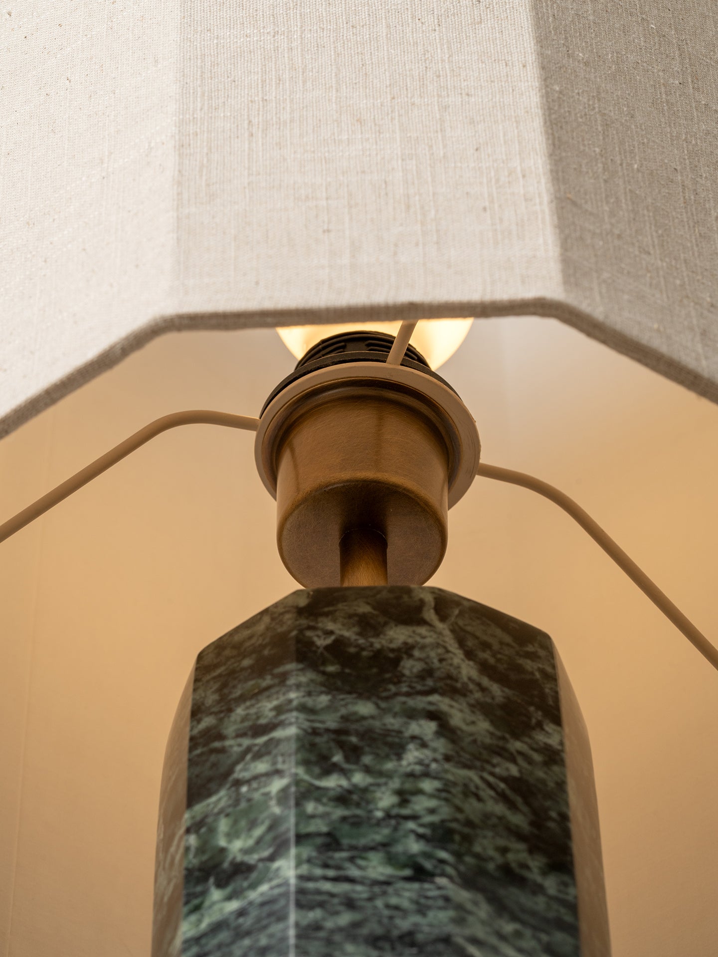 Earl table lamp