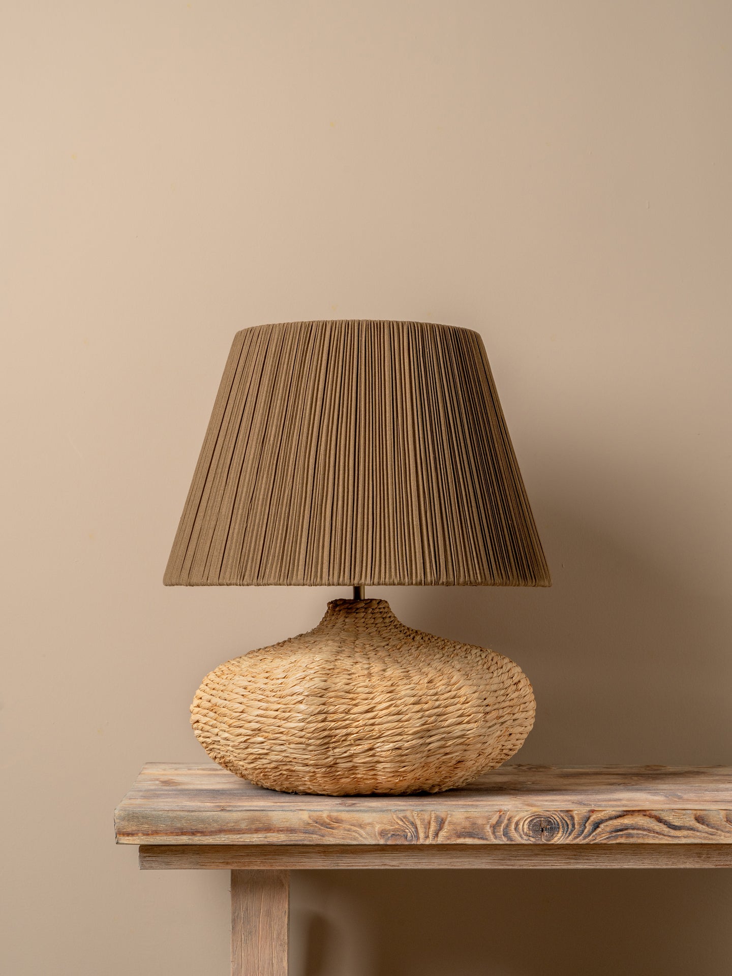 Eries table lamp | Table Lamp | lights&lamps | UK | Modern Affordable Designer Lighting