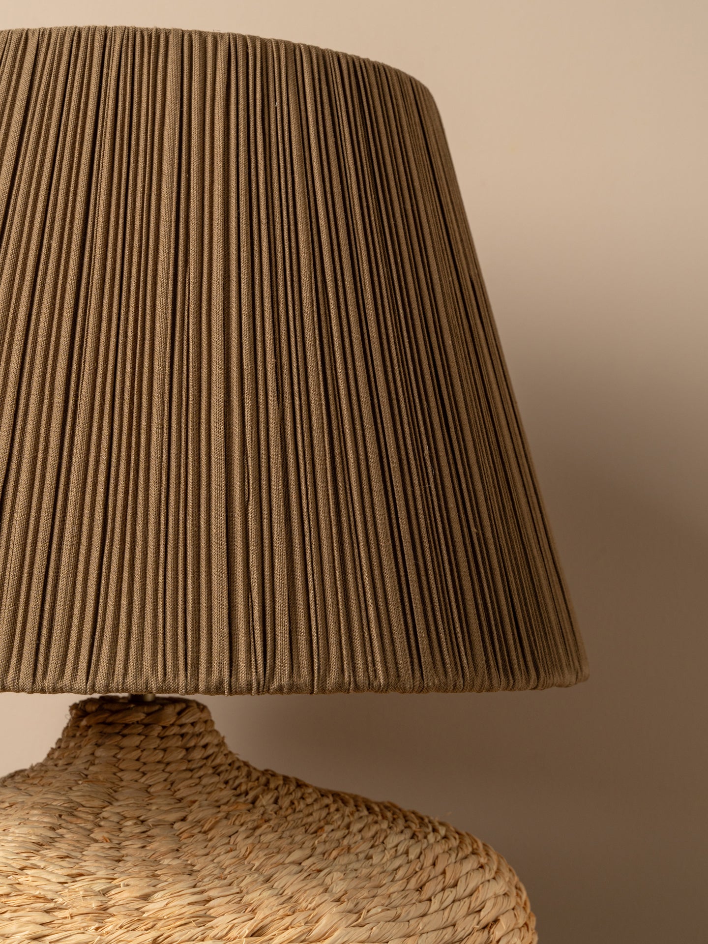 Eries table lamp | Table Lamp | lights&lamps | UK | Modern Affordable Designer Lighting