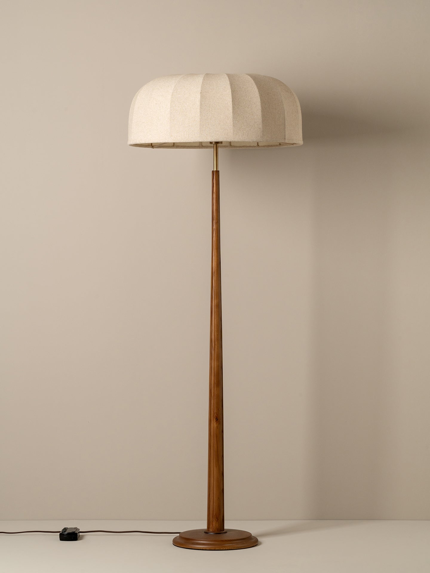 Quinton floor lamp | Floor Lamp | lights&lamps | UK | Modern Affordable Designer Lighting