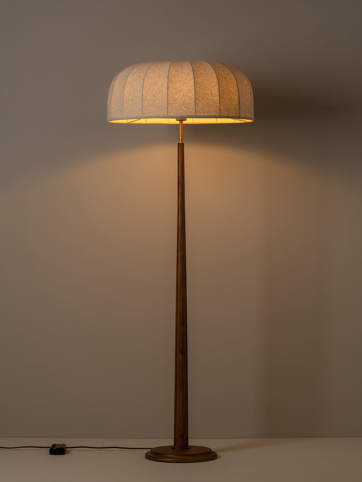 Quinton floor lamp | Floor Lamp | lights&lamps | UK | Modern Affordable Designer Lighting