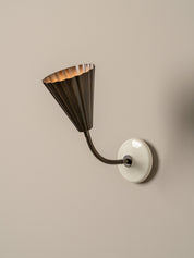 Vale bronze wall light