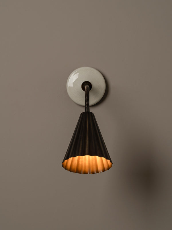 Vale bronze wall light