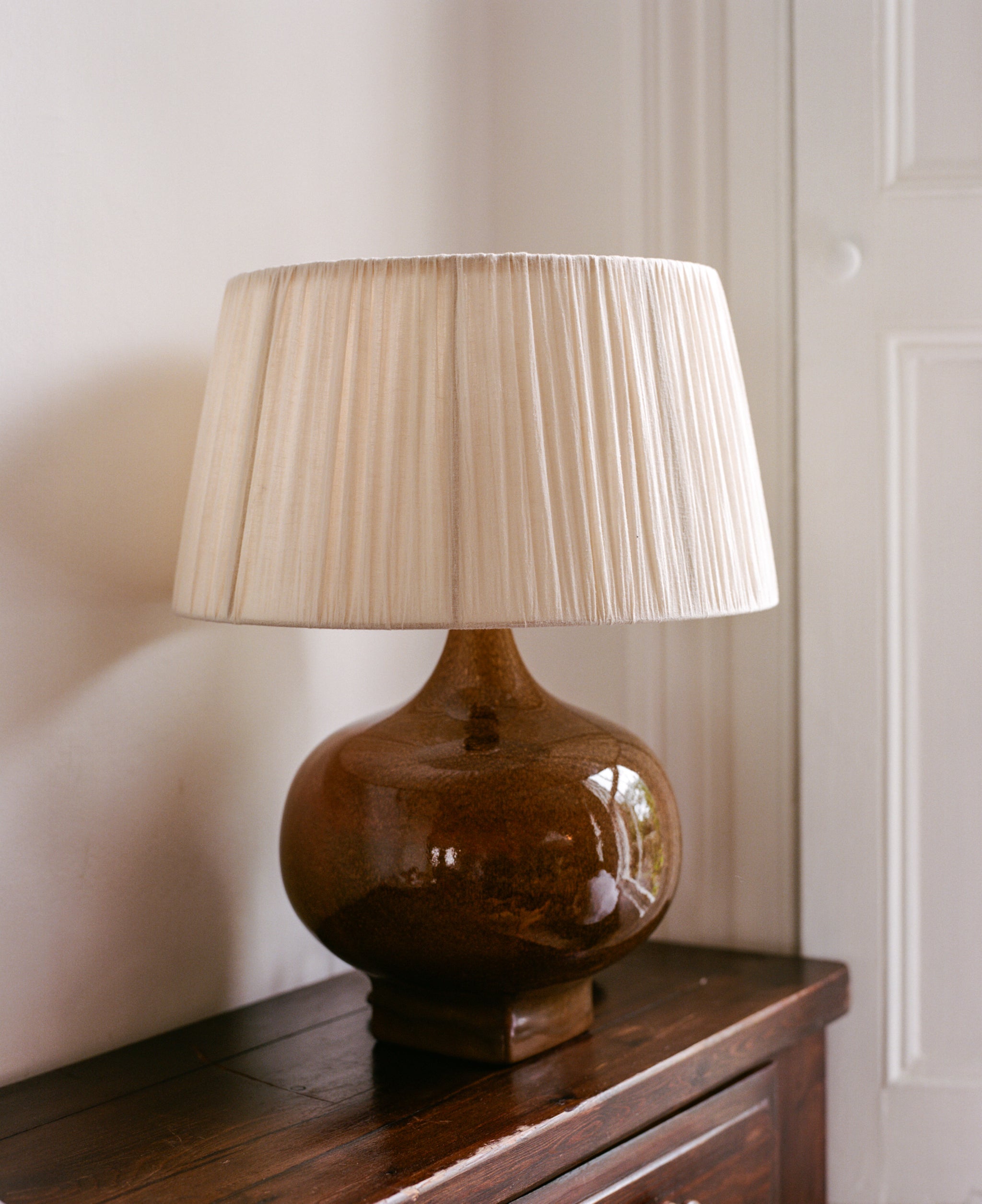 Calcot wide table lamp