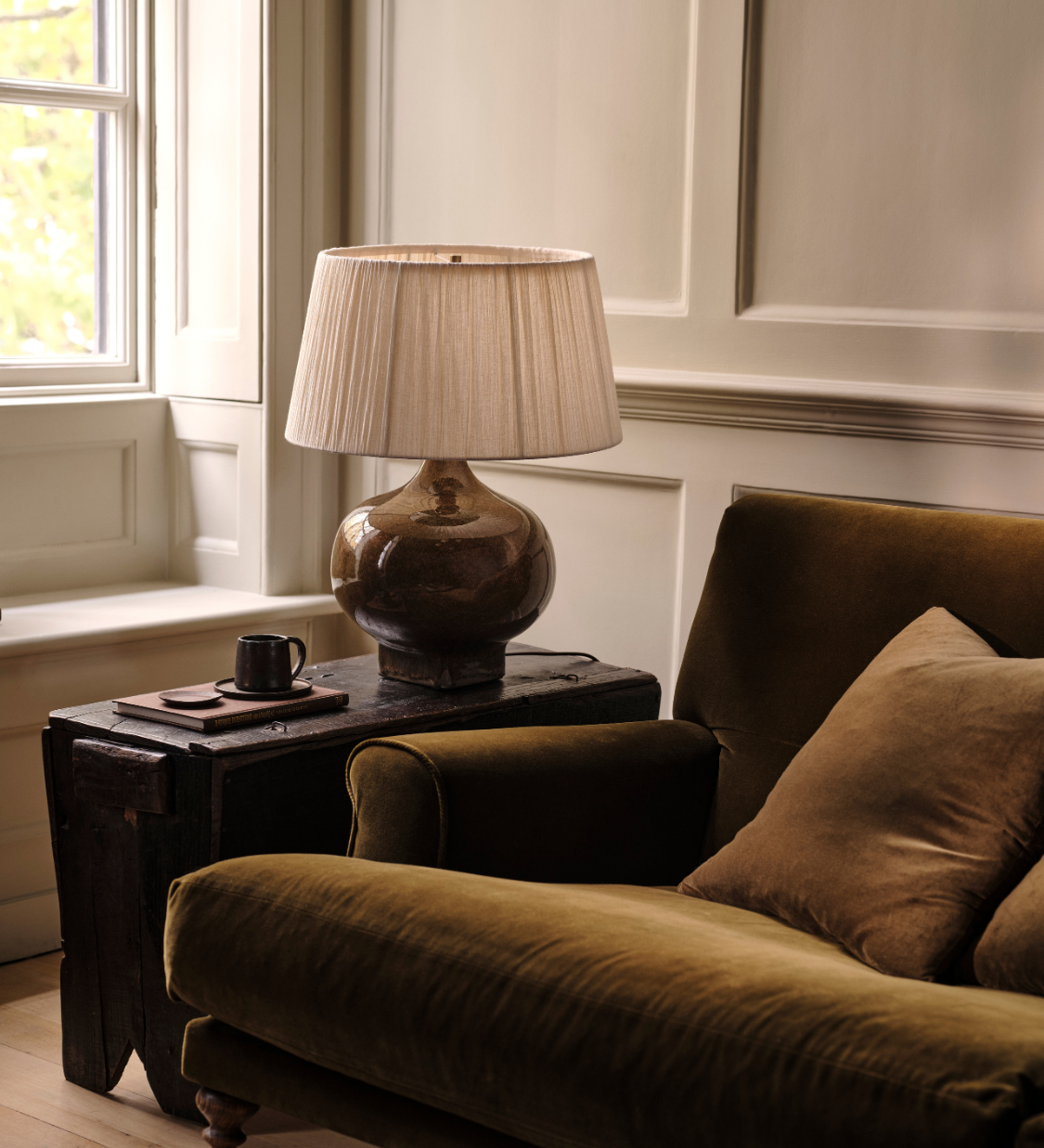 lights_lamps_calcot_wide_lifestyle_600x800_0c4ec9d3-91d7-4d2f-ae43-b6b2c218c99b.png