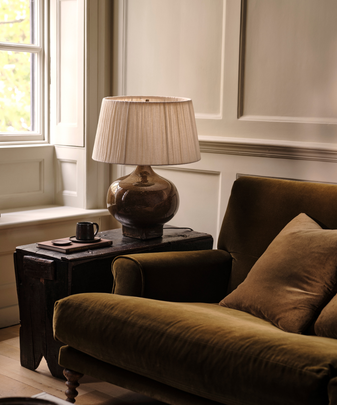 lights_lamps_calcot_wide_lifestyle_600x800_0c4ec9d3-91d7-4d2f-ae43-b6b2c218c99b.png