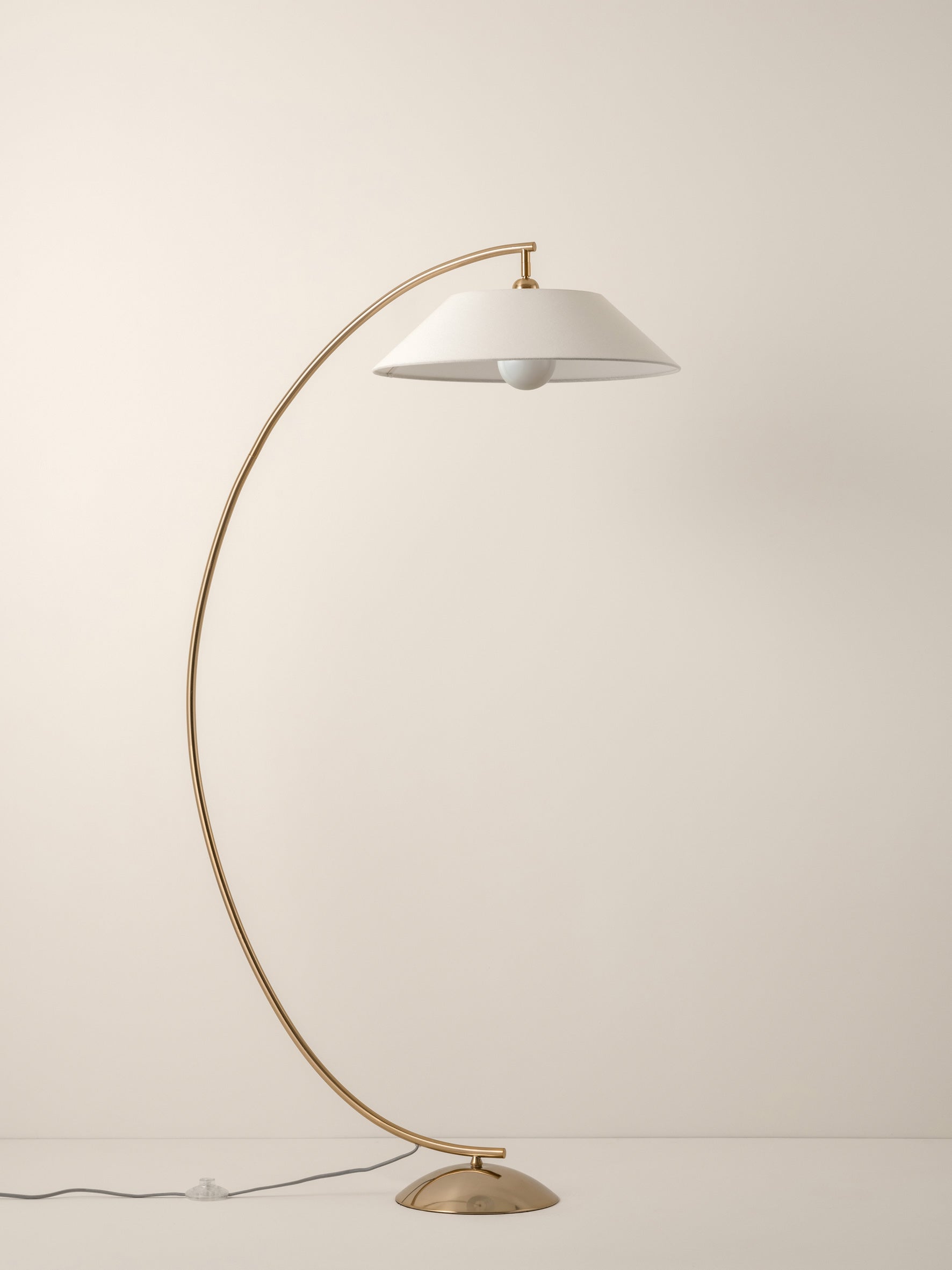 Circo - 1 light arc brass and natural linen floor lamp | Floor Lamp | Lights & Lamps | UK